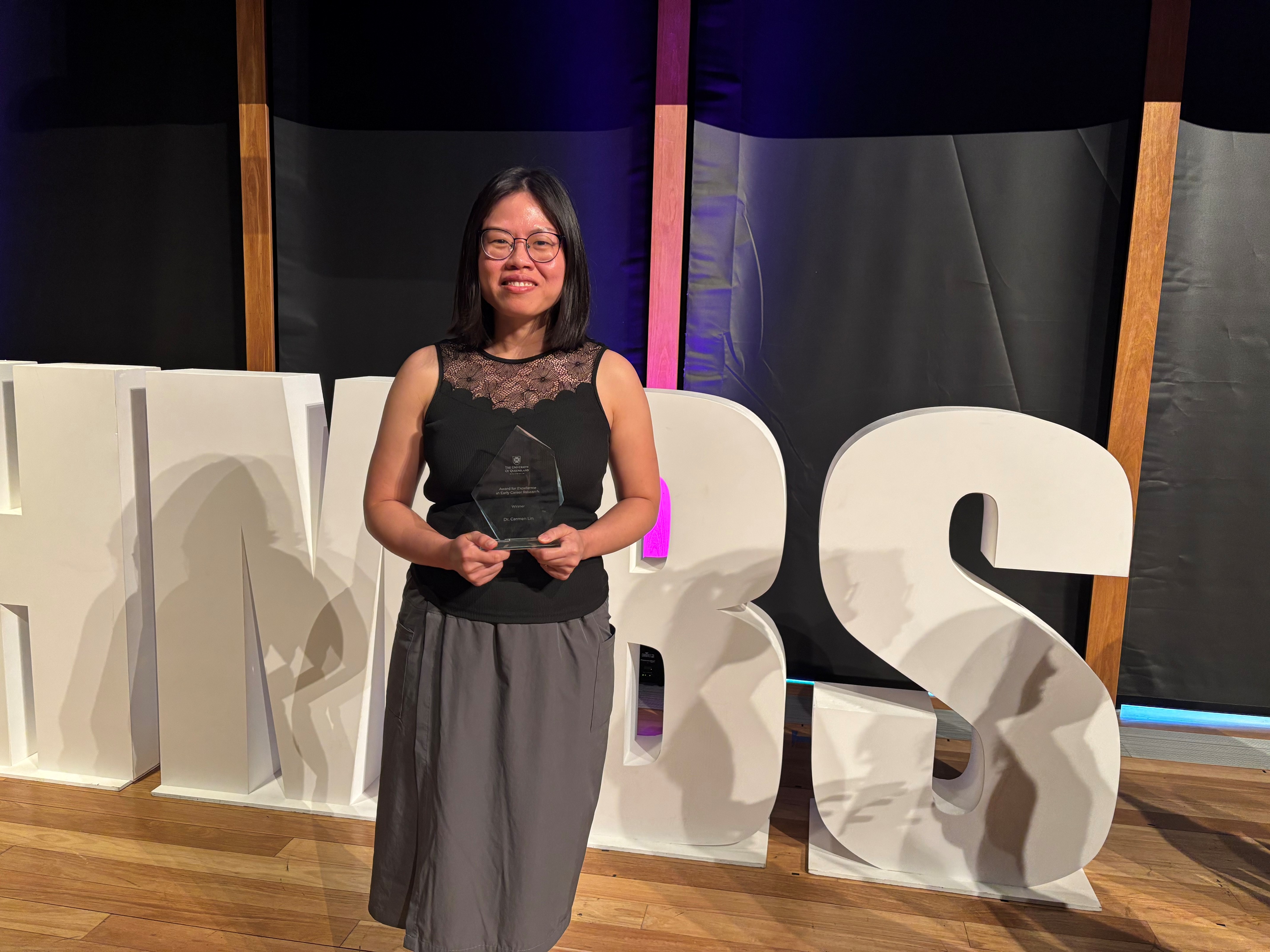 NHMRC EL Fellow Dr Carmen Lim receiving Faculty Excellence Award