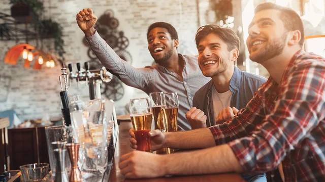 More than two million Australian middle-aged men drinking at risky levels