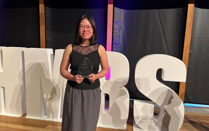 NHMRC EL Fellow Dr Carmen Lim receiving Faculty Excellence Award